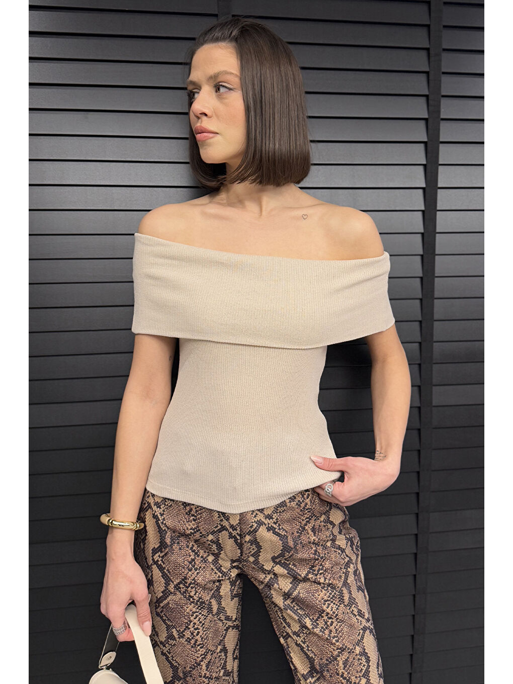 Bej Kadın Madonna Yaka Kaşkorse Bluz-1