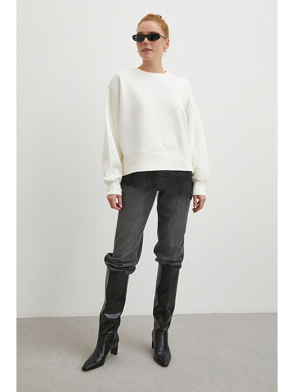 Eteği Dantelli Oversize Sweatshirt Beyaz-1
