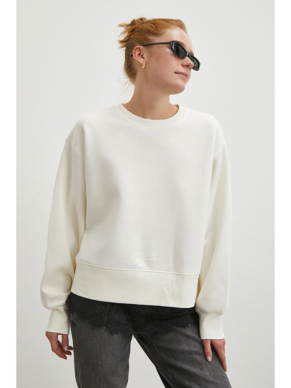 Eteği Dantelli Oversize Sweatshirt Beyaz-3