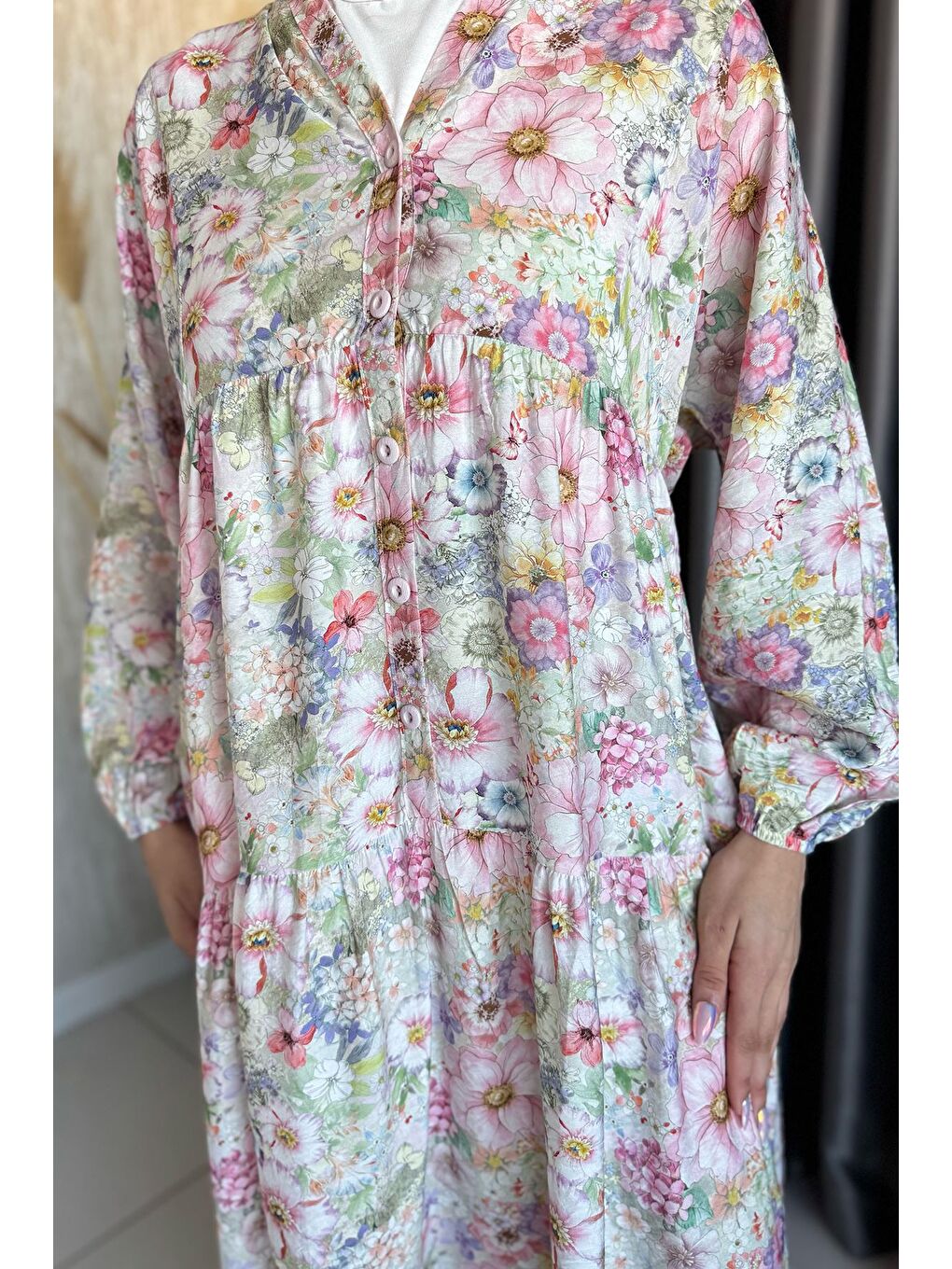 Ekru Bilek Lastikli Ön Düğme Detaylı Desenli Tesettür Viskon Elbise-2