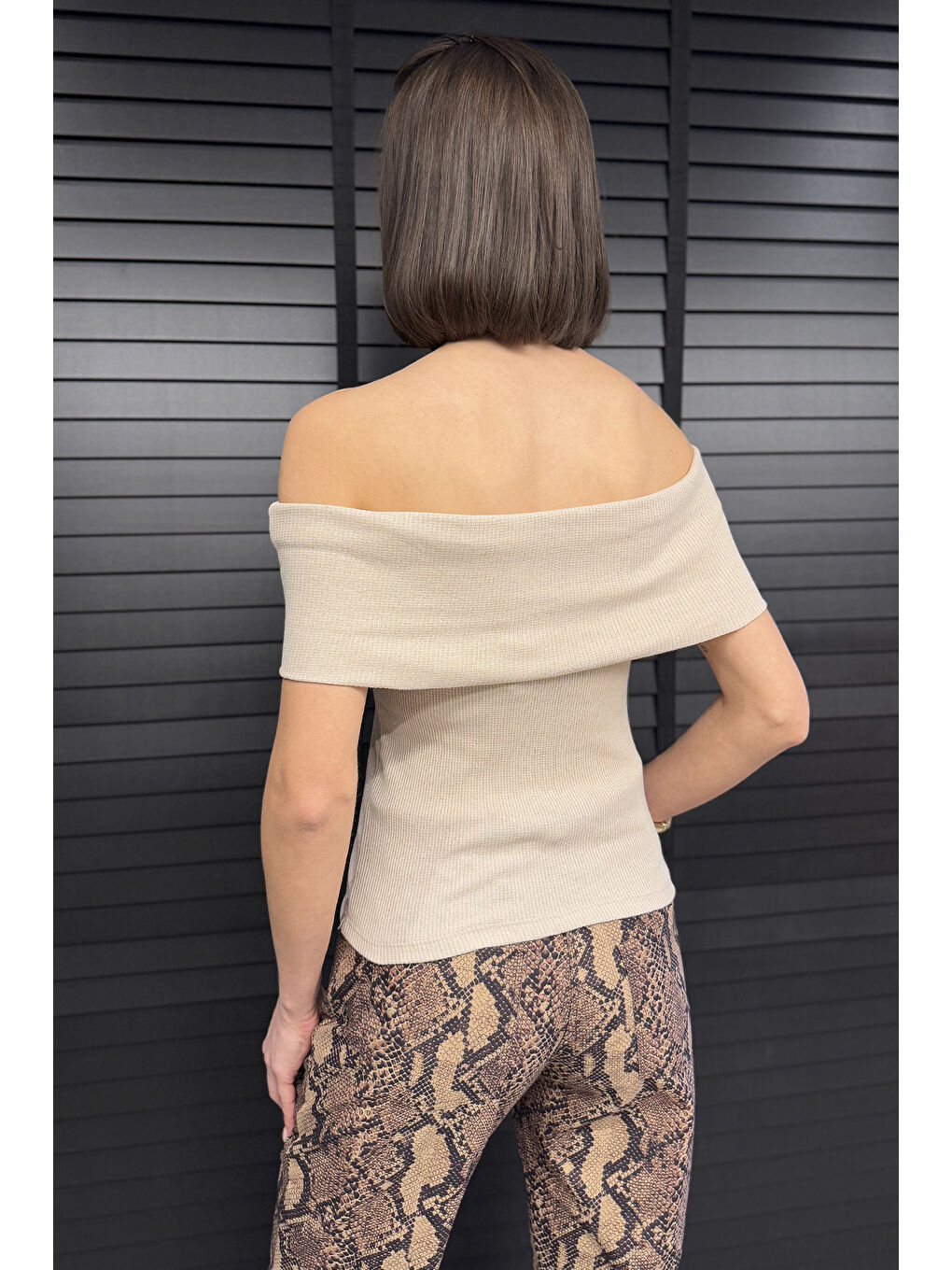 Bej Kadın Madonna Yaka Kaşkorse Bluz-2