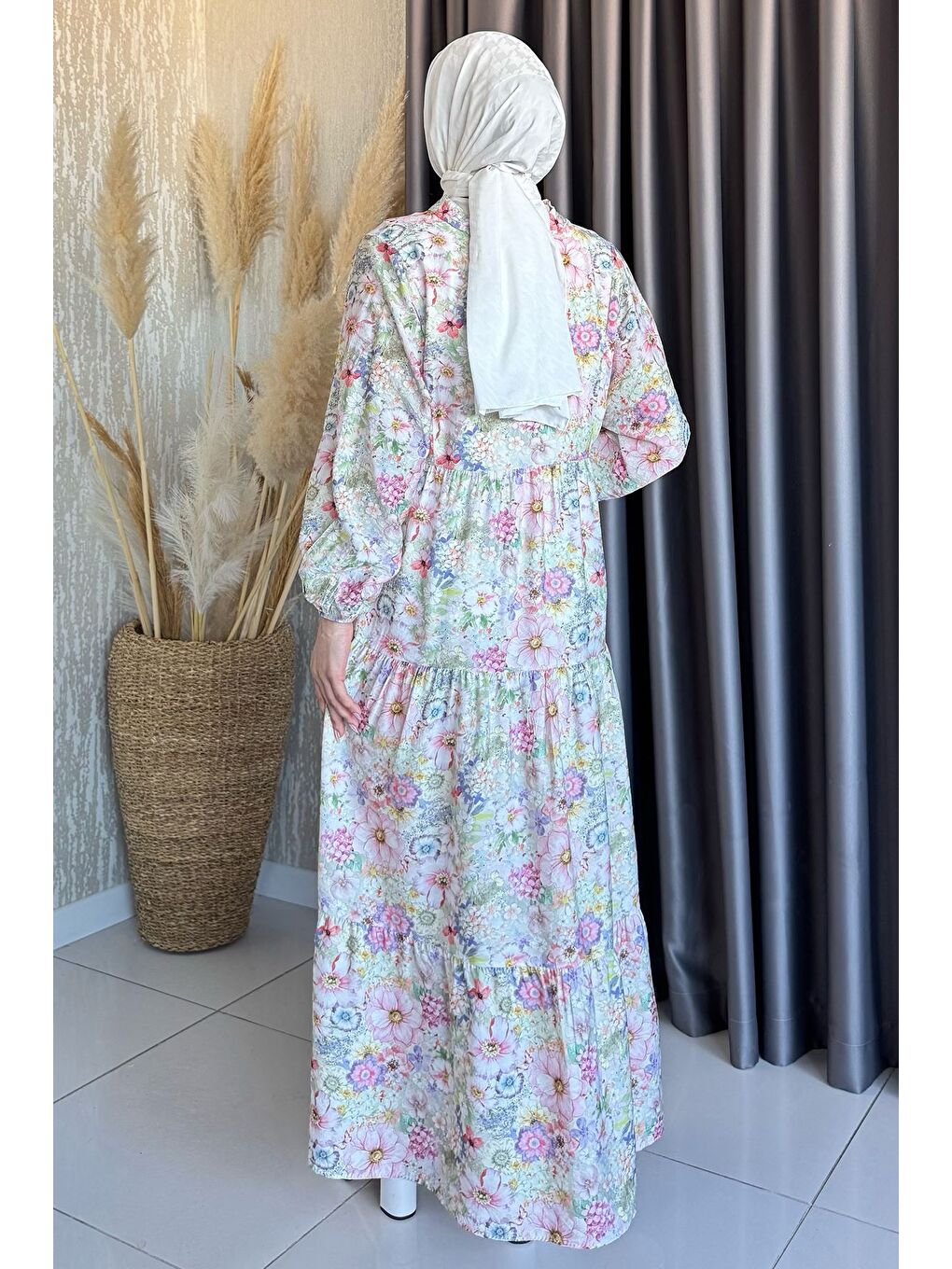 Ekru Bilek Lastikli Ön Düğme Detaylı Desenli Tesettür Viskon Elbise-3