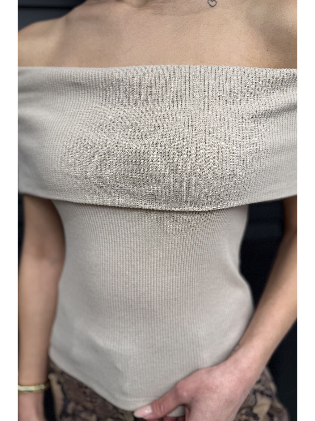 Bej Kadın Madonna Yaka Kaşkorse Bluz-3