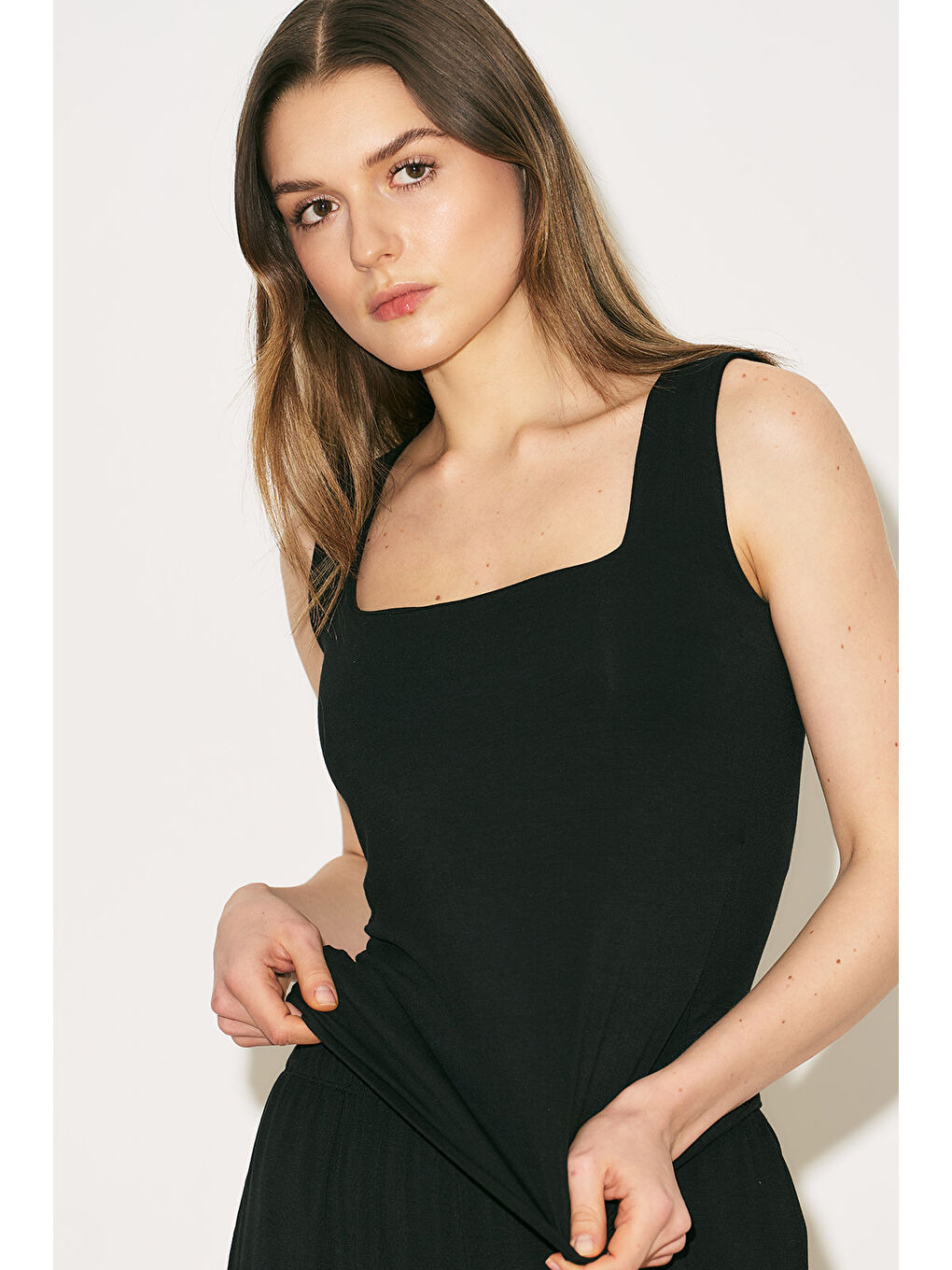 Easy Kolsuz Kare Yaka Bluz Siyah