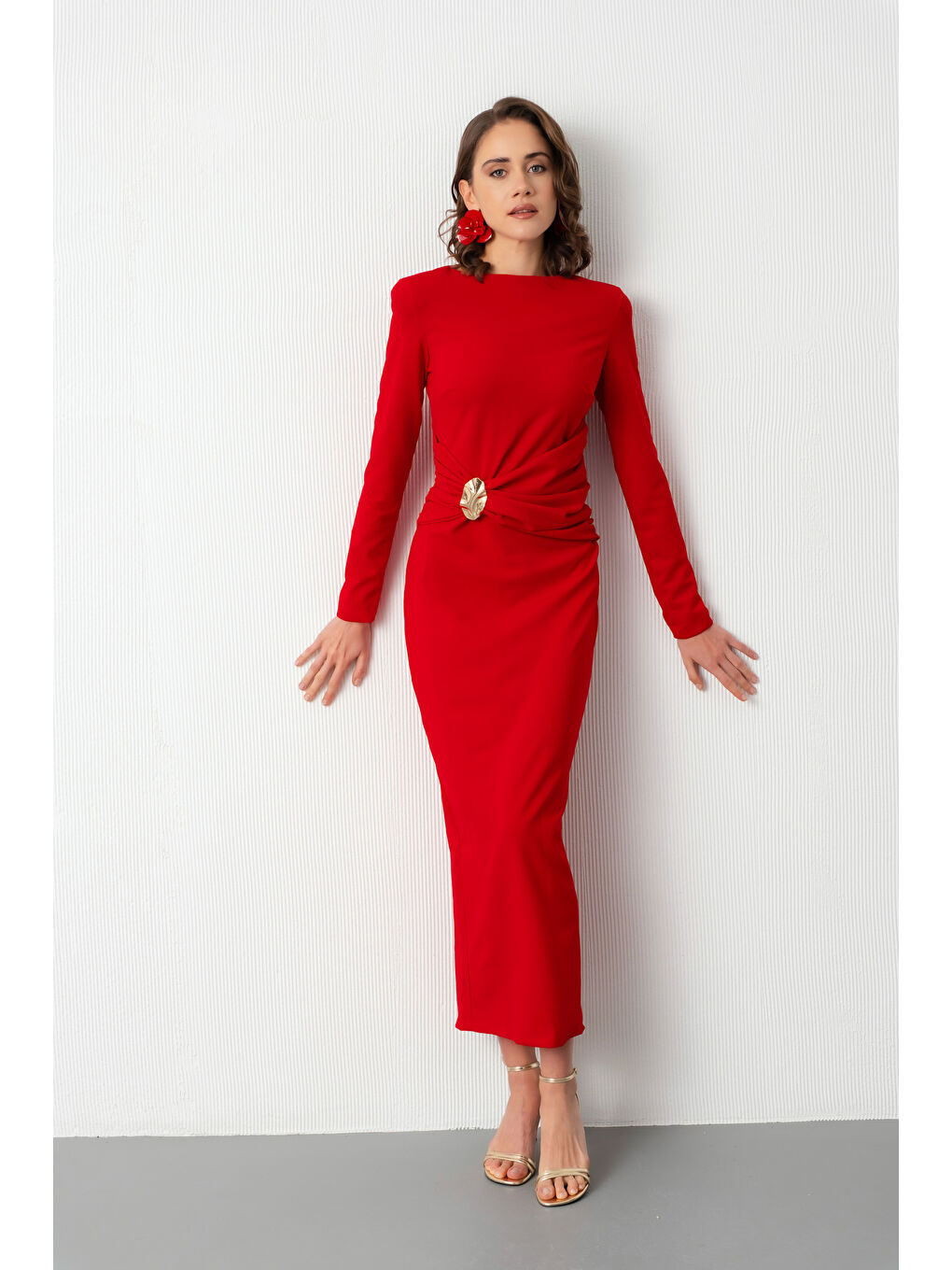 Kadın Kırmızı Vatkalı Bel Büzgülü Midi Elbise-1