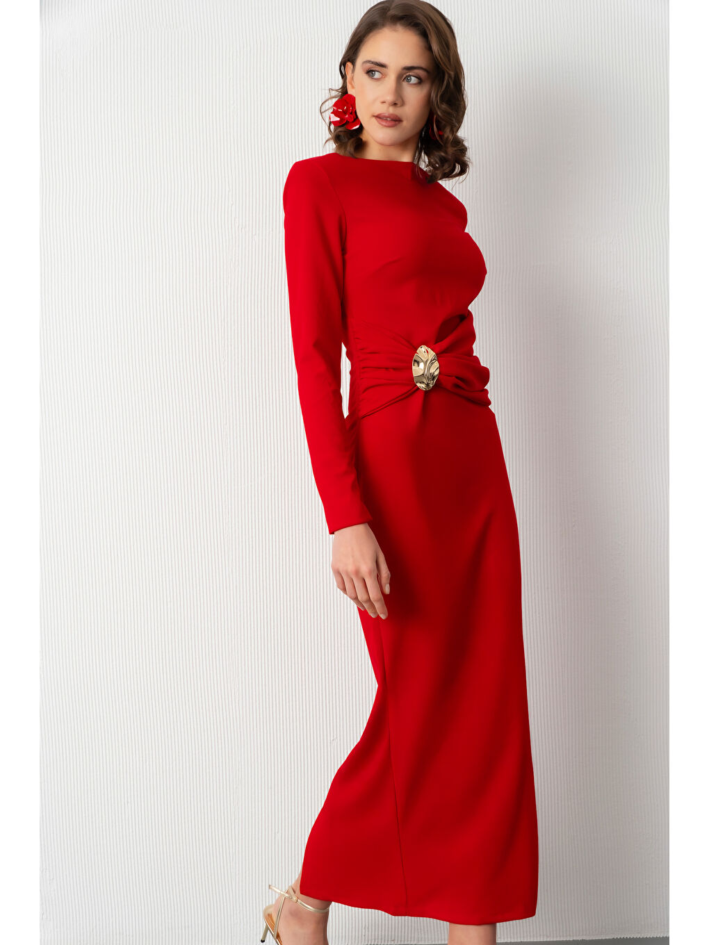 Kadın Kırmızı Vatkalı Bel Büzgülü Midi Elbise-2