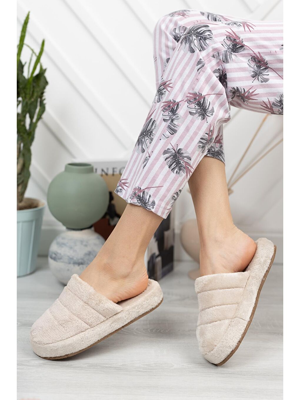 Karışık 3'lü Paket Kapalı Kadın Terlik Ev Terliği-3