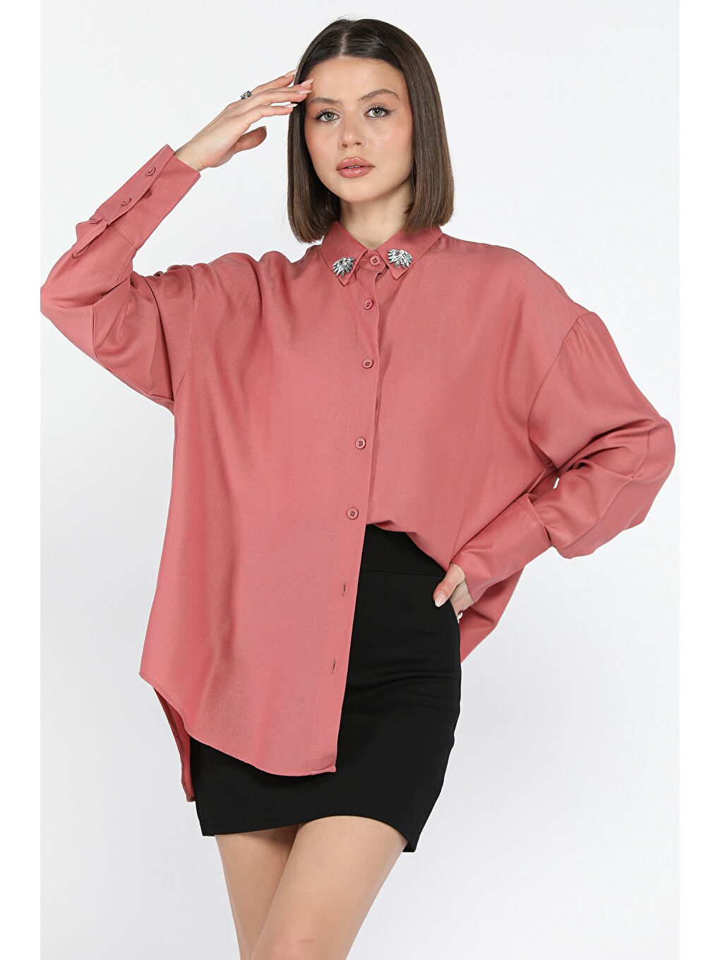 Pembe Kadın Yaka Taş İşlemeli Kendinden Desenli Gömlek