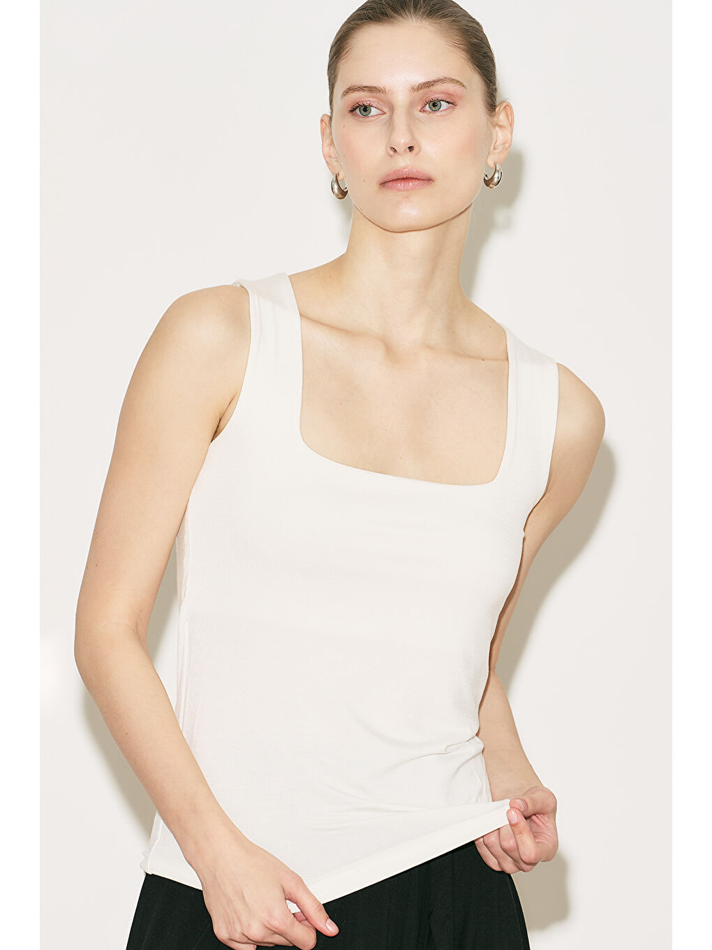 Easy Kolsuz Kare Yaka Bluz Ekru