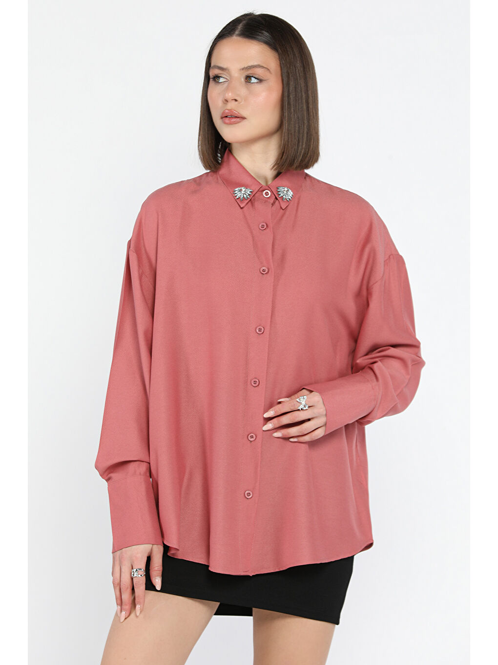 Pembe Kadın Yaka Taş İşlemeli Kendinden Desenli Gömlek-1