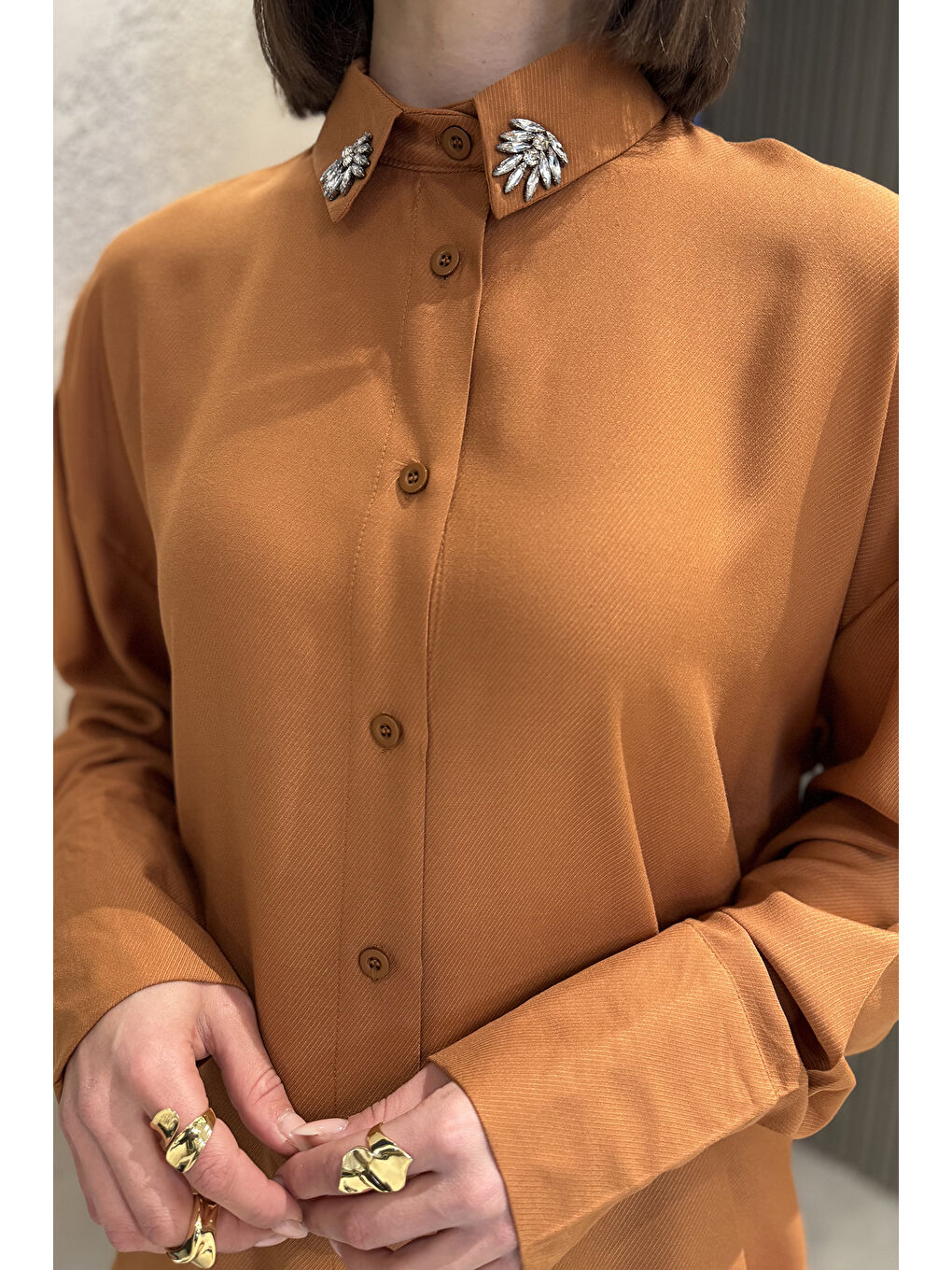 Kahverengi Kadın Yaka Taş İşlemeli Kendinden Desenli Gömlek-2