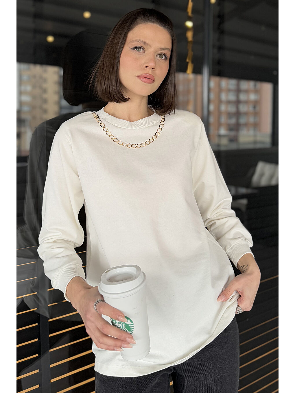 Ekru Kadın Bisiklet Yaka Aksesuar Detaylı Bluz-1