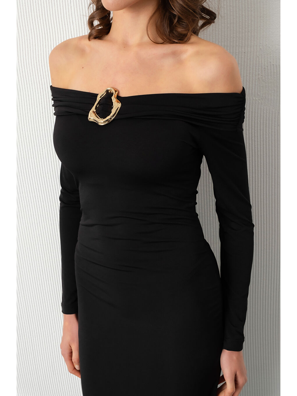 Kadın Siyah Madonna Yaka Aksesuar Detay Davet Elbisesi-4