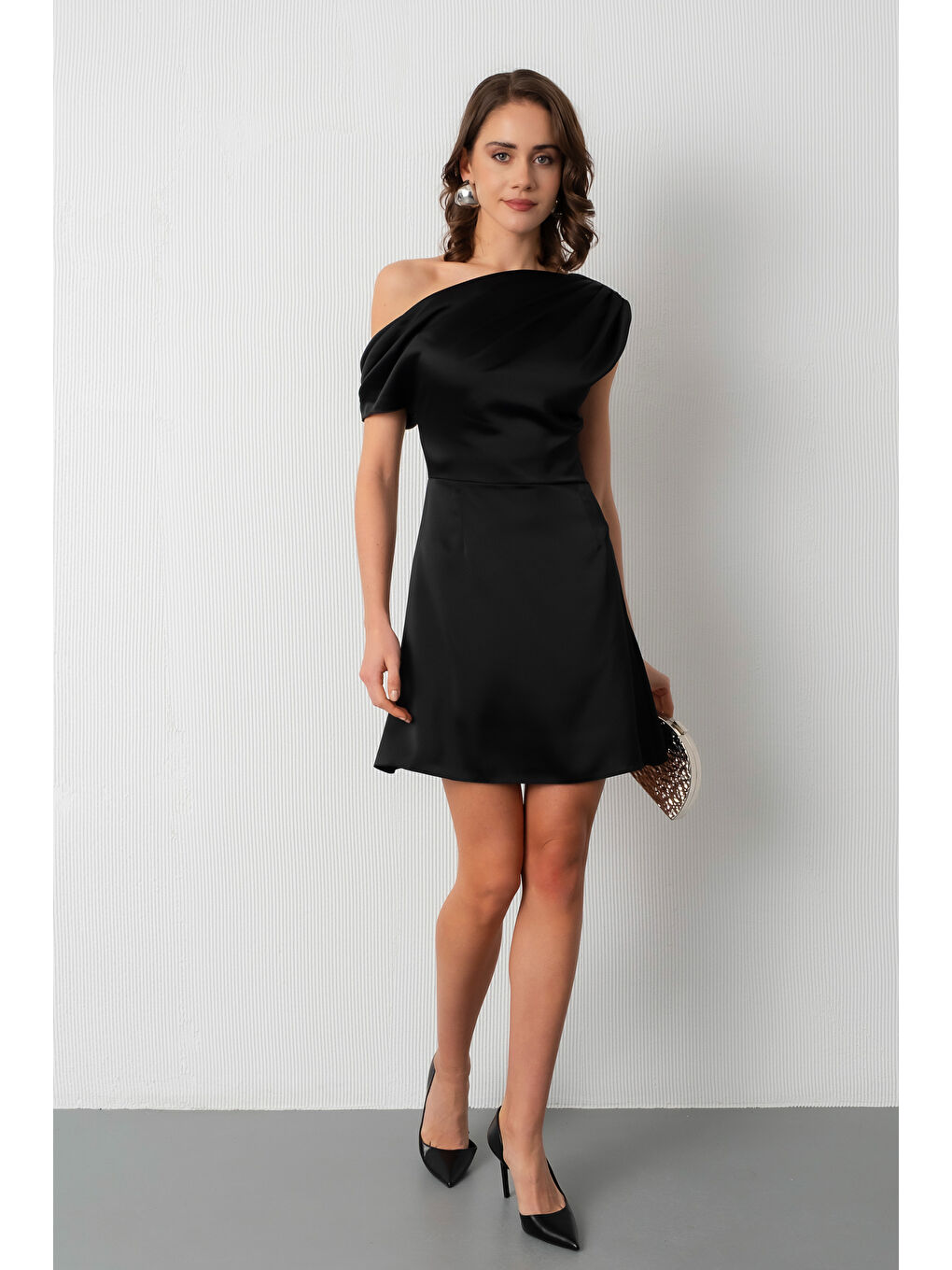 Kadın Siyah Degaje Yaka Mini Saten Mezuniyet Abiye Elbise