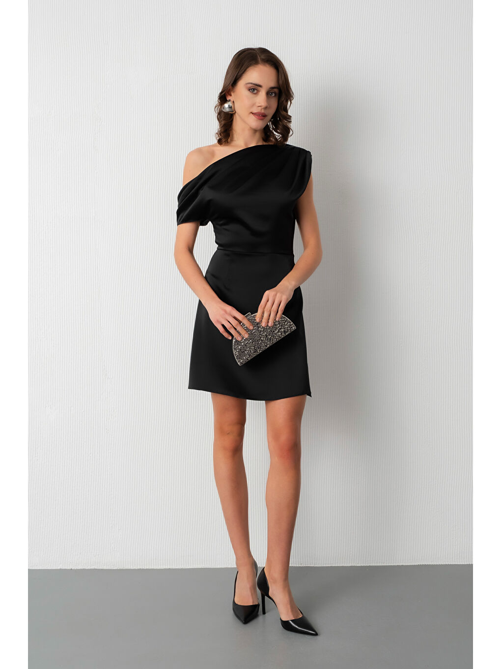 Kadın Siyah Degaje Yaka Mini Saten Mezuniyet Abiye Elbise-1