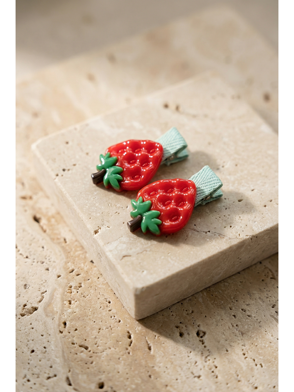 Çilek Aksesuarlı 2'Li Kırmızı Toka