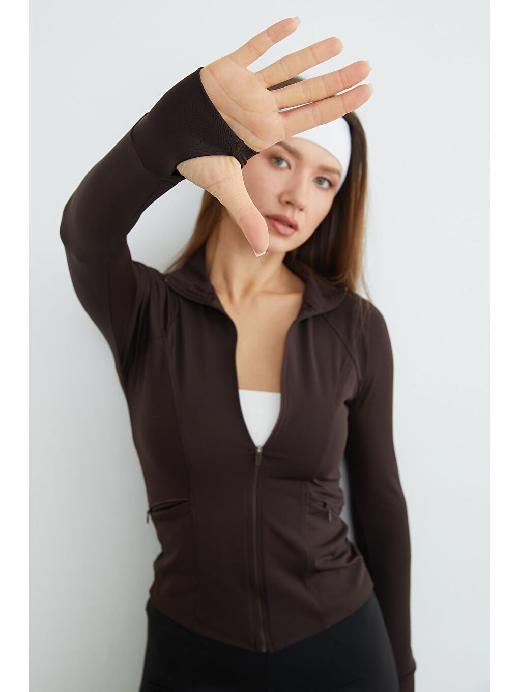 Kahverengi Fermuarlı Parmak Geçirmeli Slim Fit Spor Ceket-3