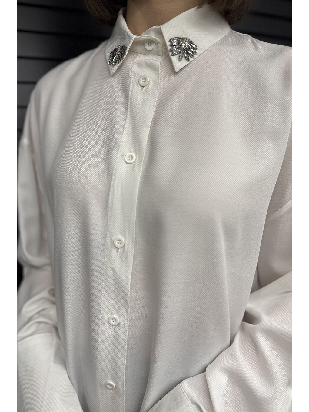 Ekru Kadın Yaka Taş İşlemeli Kendinden Desenli Gömlek-2