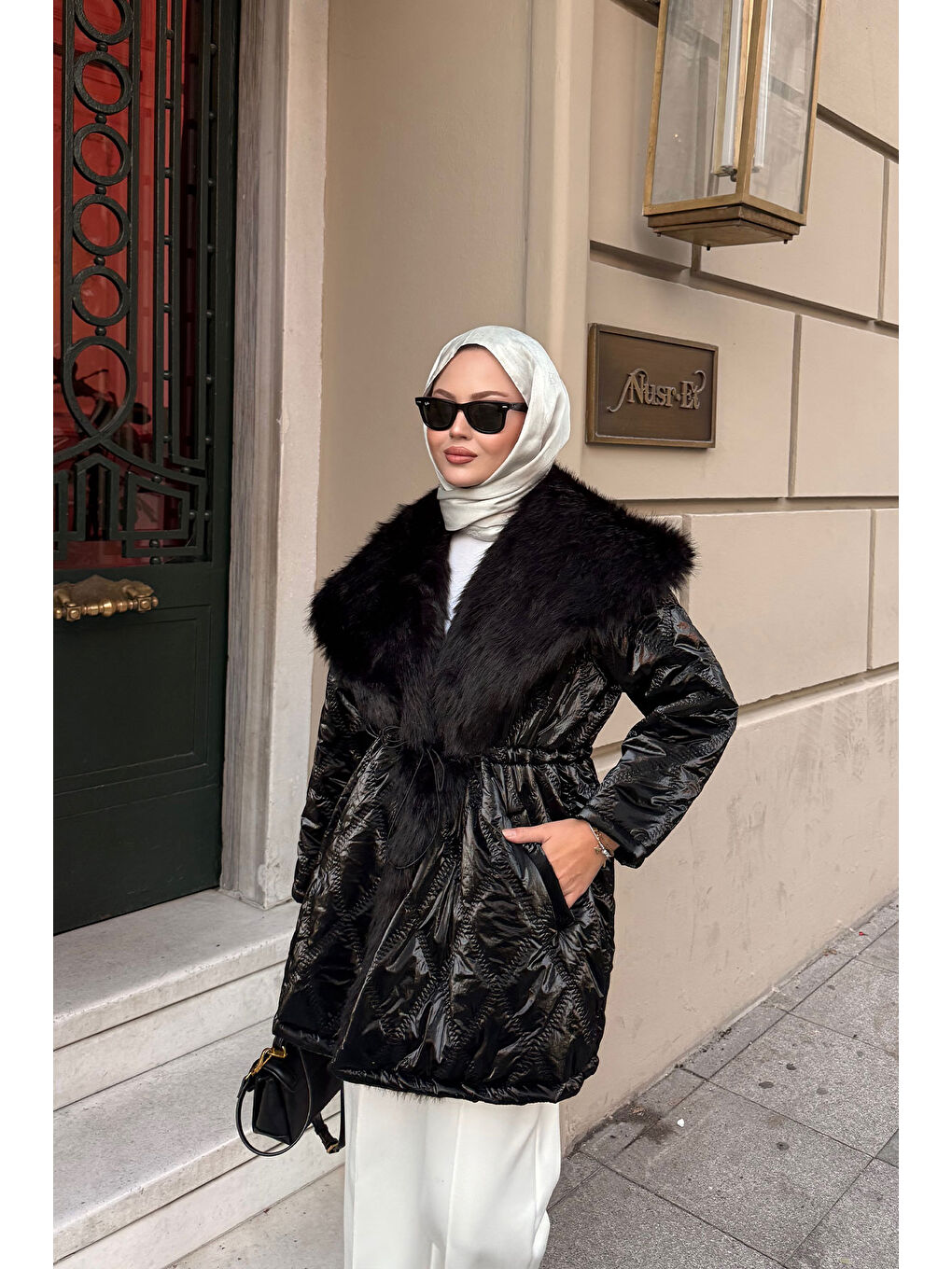 Kadın Yaka Kürklü Dikiş Detay Mont Siyah-2