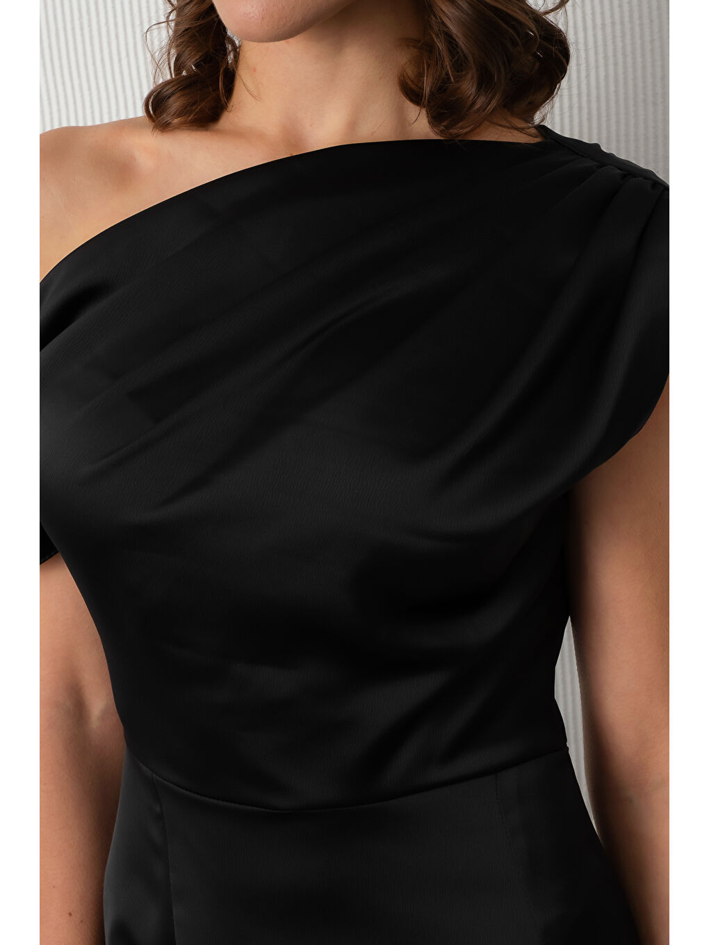 Kadın Siyah Degaje Yaka Mini Saten Mezuniyet Abiye Elbise-4