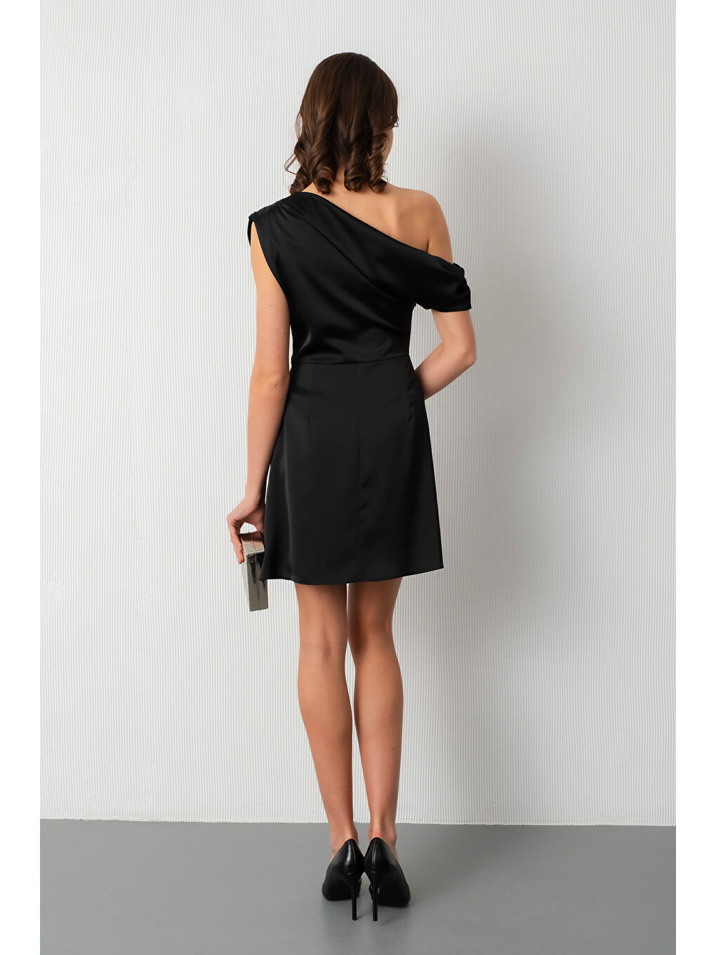 Kadın Siyah Degaje Yaka Mini Saten Mezuniyet Abiye Elbise-5