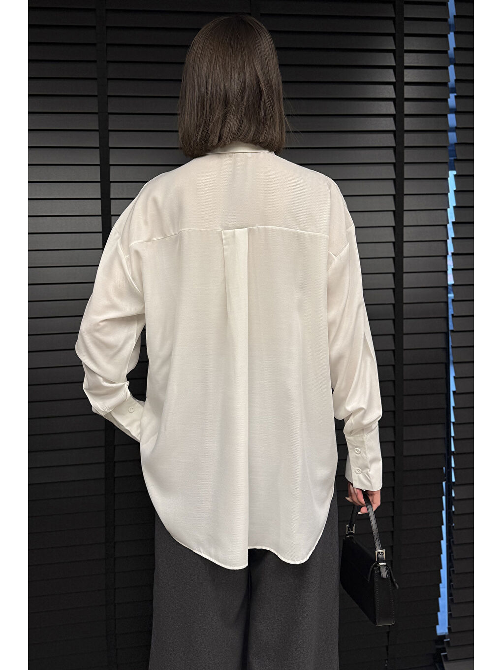 Ekru Kadın Yaka Taş İşlemeli Kendinden Desenli Gömlek-3