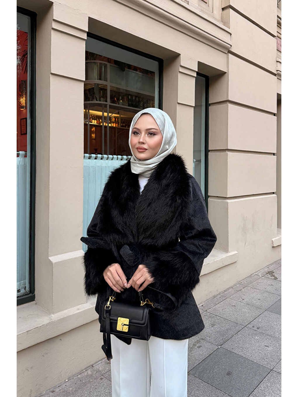 Kadın Kürk Detay Bel Bağlamalı Kısa Kaban Siyah-1