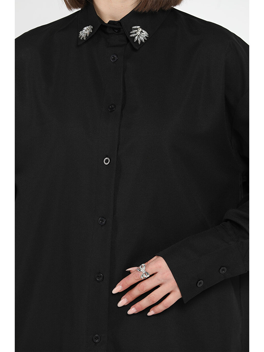 Siyah Kadın Yaka Taş İşlemeli Kendinden Desenli Gömlek-3