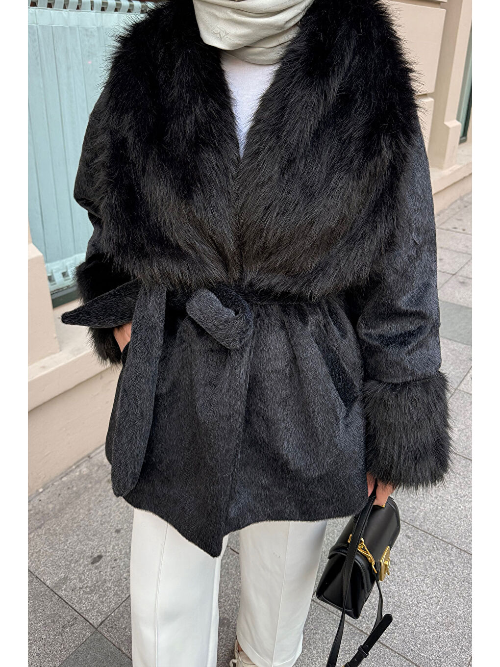 Kadın Kürk Detay Bel Bağlamalı Kısa Kaban Siyah-3