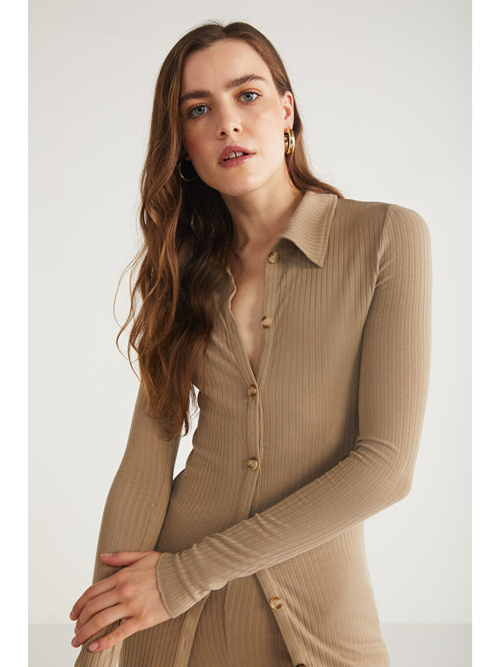 Suelan Kadın Slim Fit Dar Kesim Gömlek Yaka Düğme Detaylı Kaşkorse Bej Gömlek-3