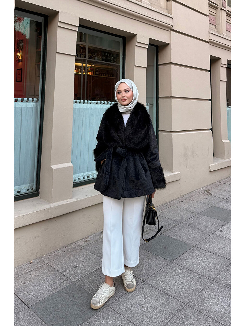 Kadın Kürk Detay Bel Bağlamalı Kısa Kaban Siyah-4