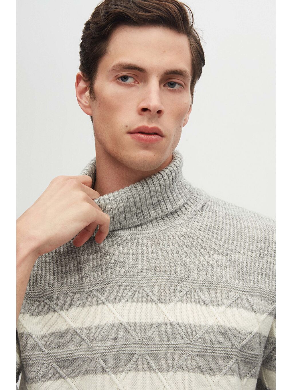 Regular Fit Gri Melanj Çizgili Tüylenme Yapmayan Tam Balıkçı Yaka Triko Kazak-1