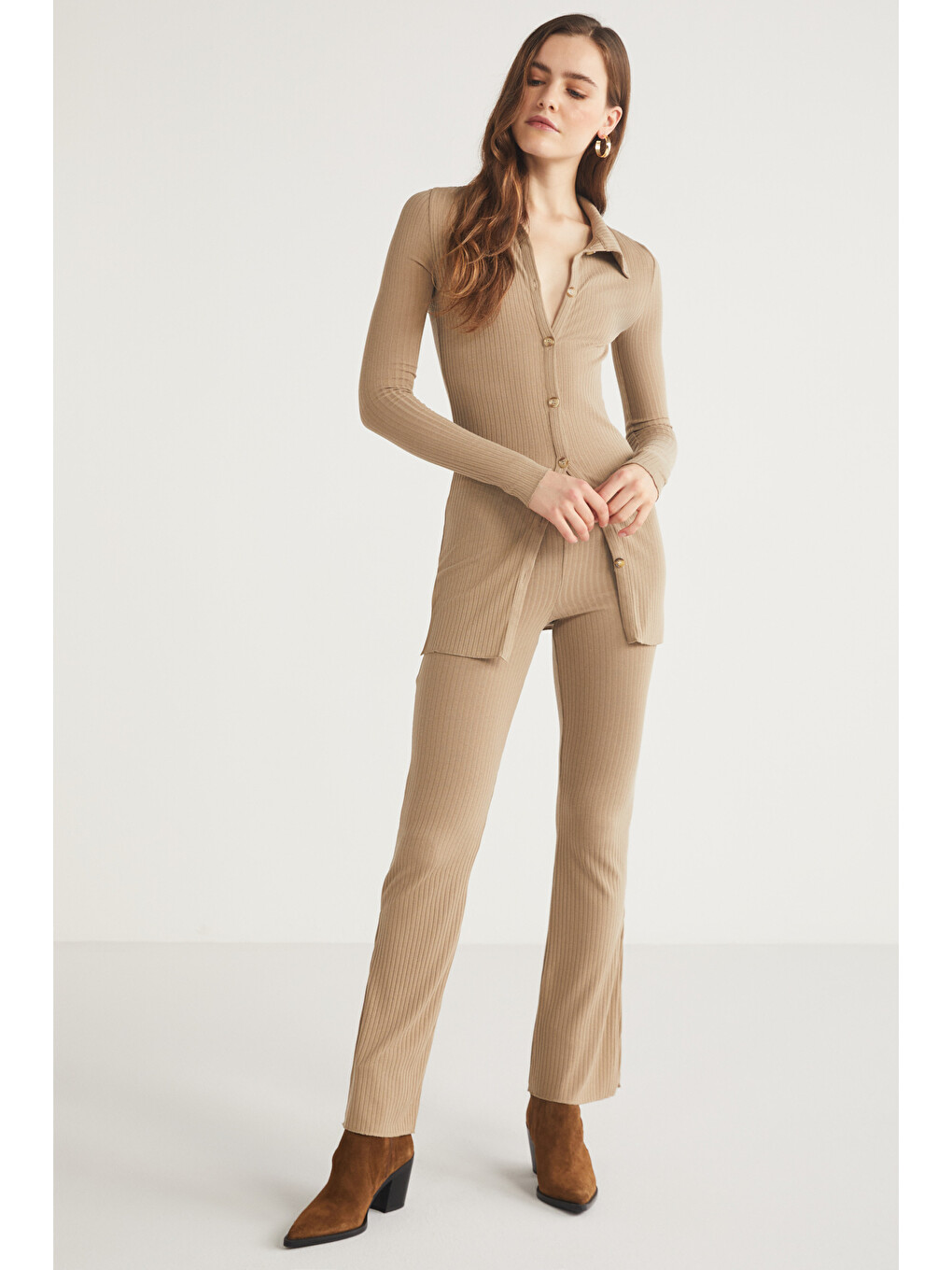 Suelan Kadın Slim Fit Dar Kesim Gömlek Yaka Düğme Detaylı Kaşkorse Bej Gömlek-4