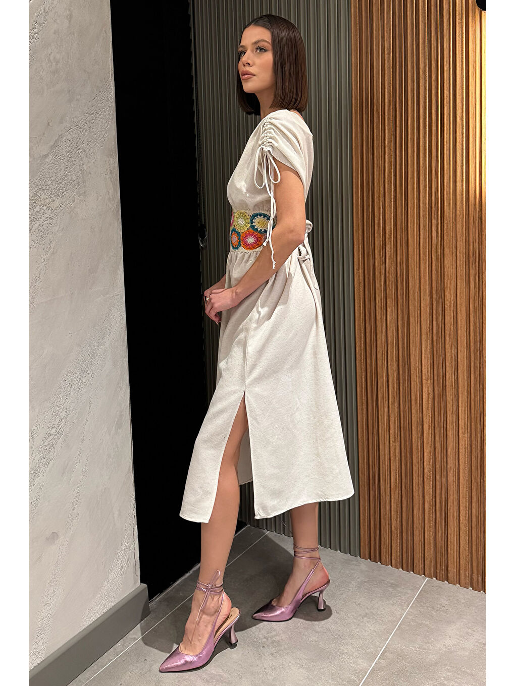 Bej Sırt Ve Göğüs Dekolteli Bel Lastikli Kadın Nakışlı Elbise-2