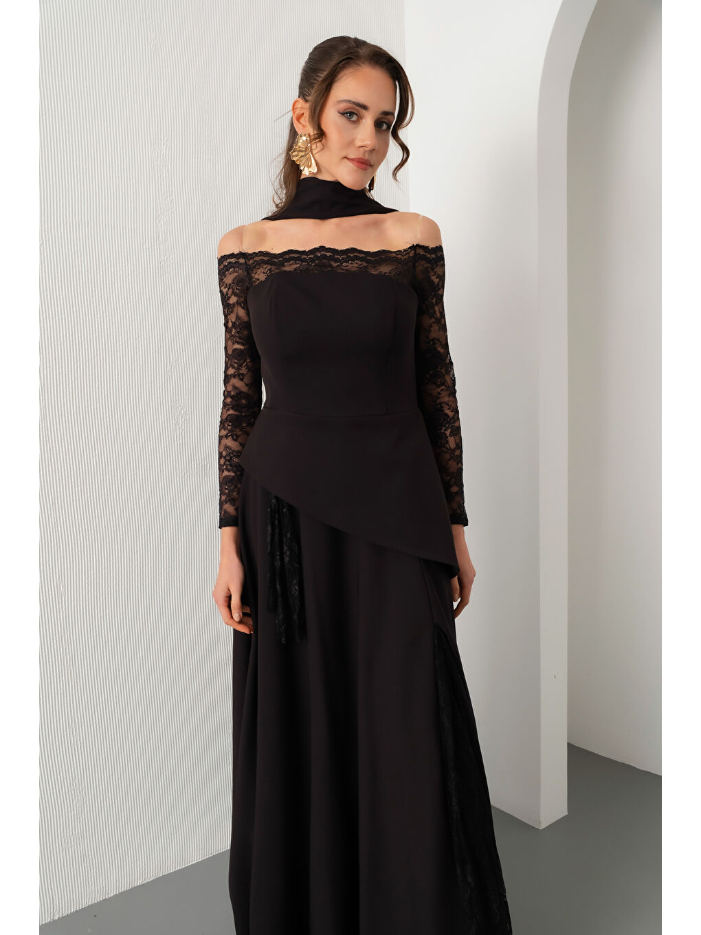 Kadın Siyah Kayık Yaka Dantel Detay Uzun Abiye Elbise-2
