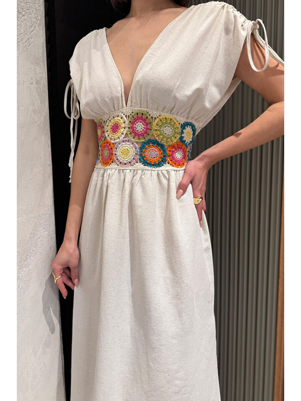 Bej Sırt Ve Göğüs Dekolteli Bel Lastikli Kadın Nakışlı Elbise-3