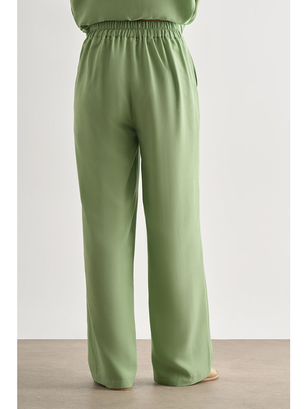 Yeşil Kemerli Rahat Kesim Modal Pantolon-3