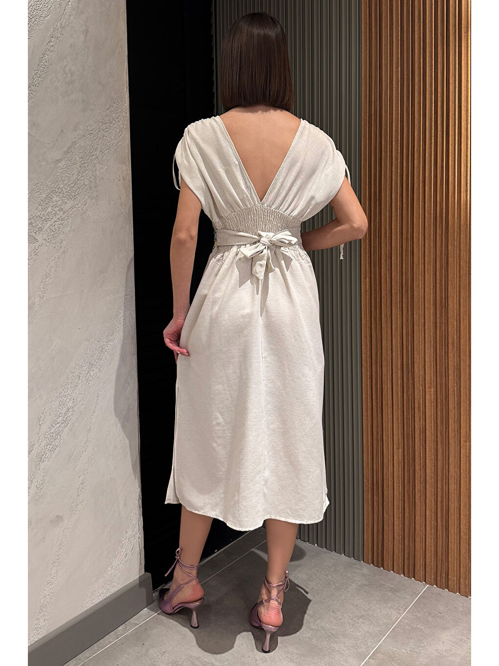 Bej Sırt Ve Göğüs Dekolteli Bel Lastikli Kadın Nakışlı Elbise-4