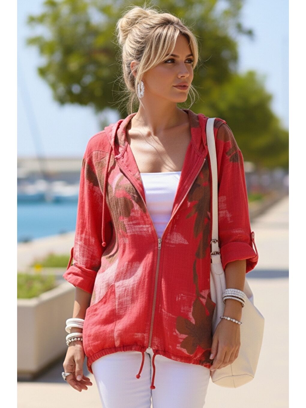 İtalyan Kırmızı Düğmeli Uzun Kollu Cepli Kapüşonlu Fermuarlı Baskılı Regular Boy Dokuma Ceket 68 65-1