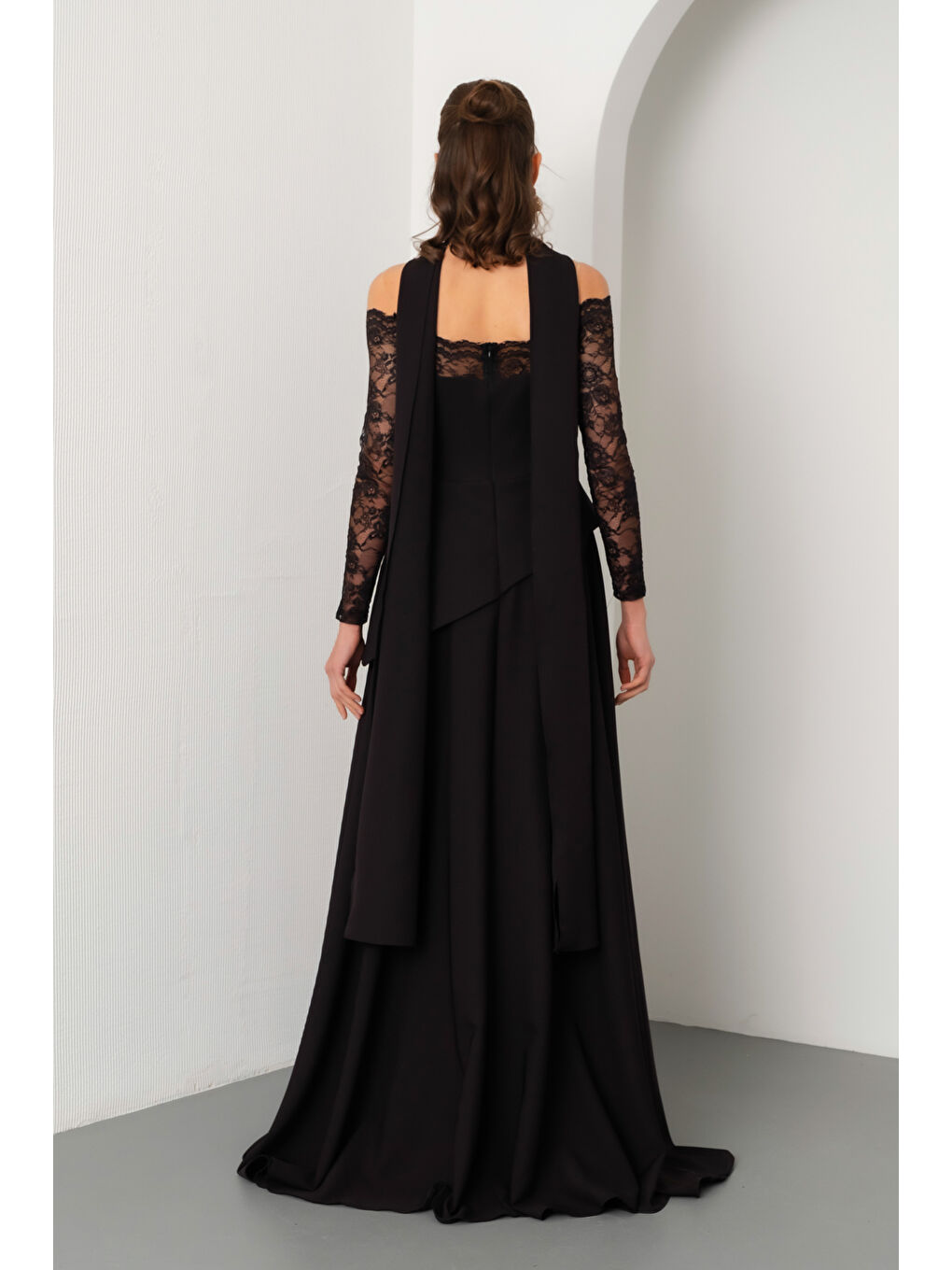 Kadın Siyah Kayık Yaka Dantel Detay Uzun Abiye Elbise-5