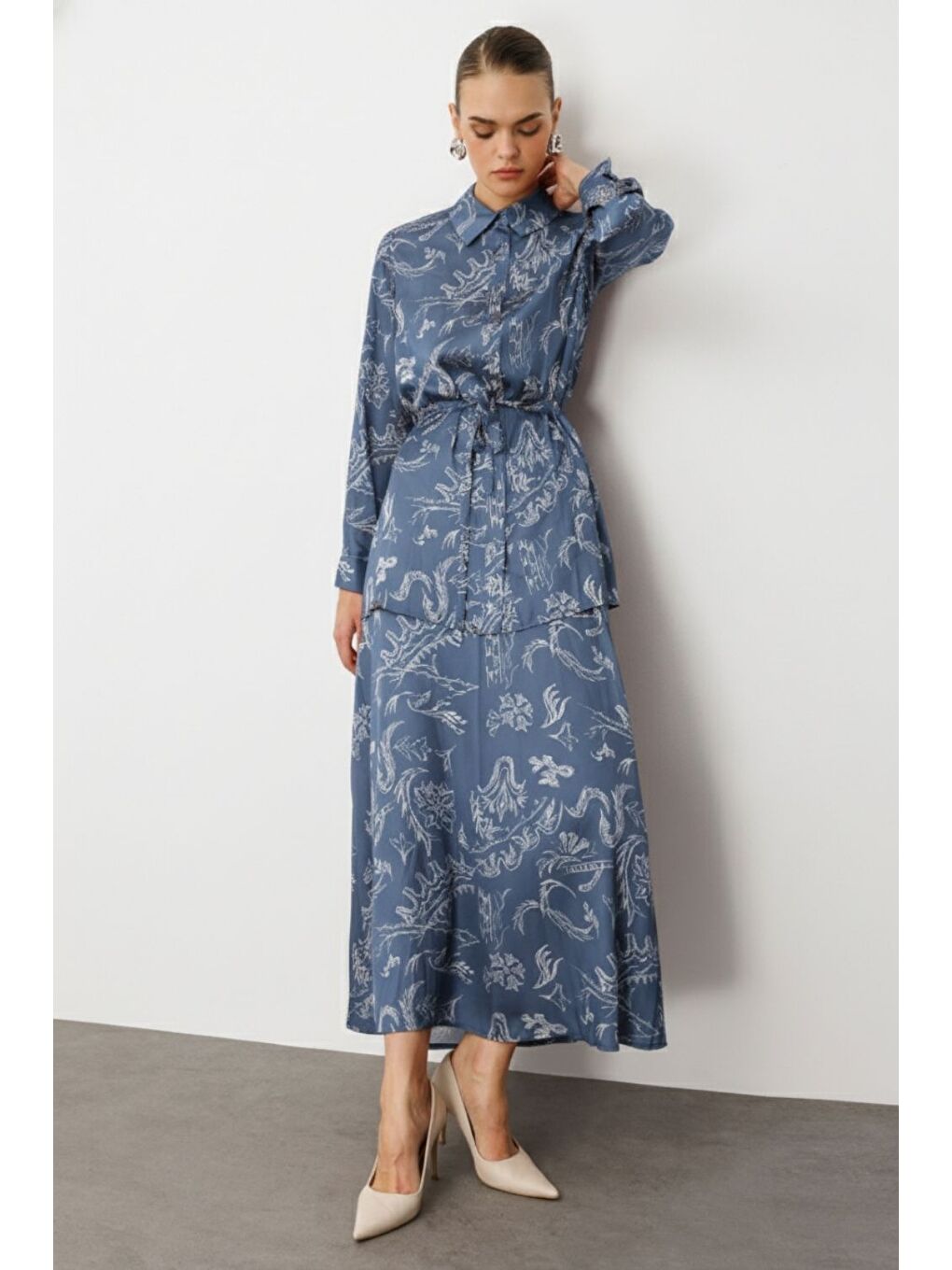 Mavi Desenli Kuşaklı Saten Uzun Gömlek Tunik-1