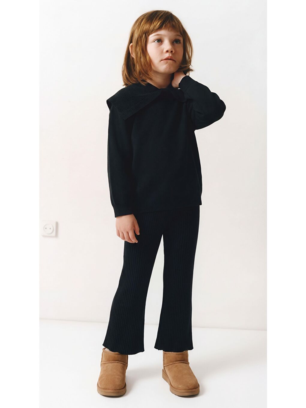 Kız Çocuk Pamuklu Siyah Triko Takım – Yakalı Kazak Ve Ribana Pantolon