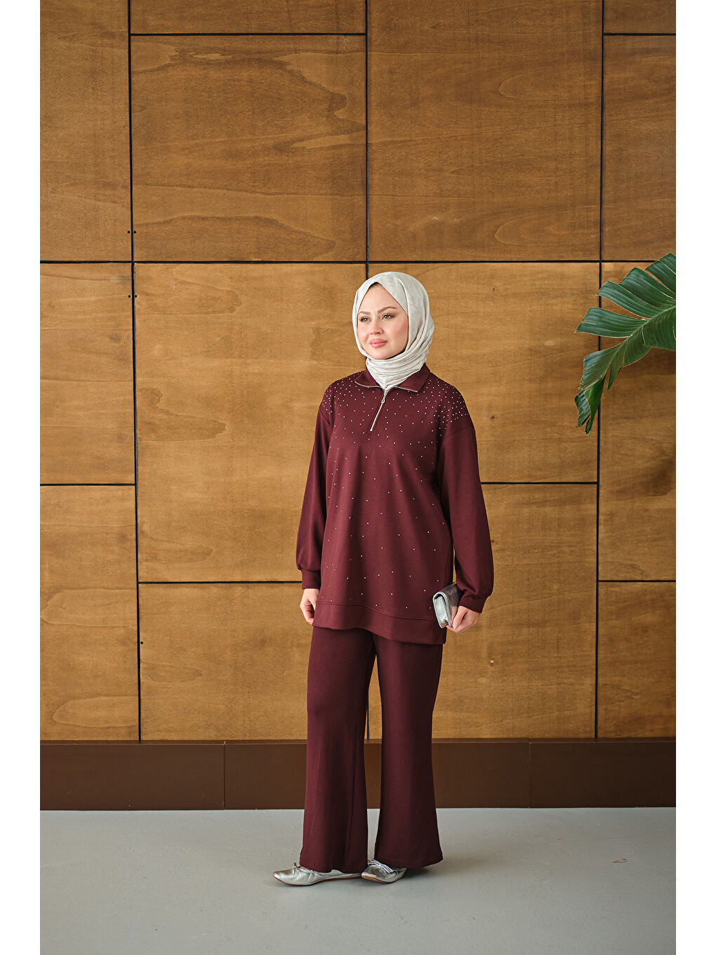Kadın Yarım Fermuarlı Taşlı Takım Bordo