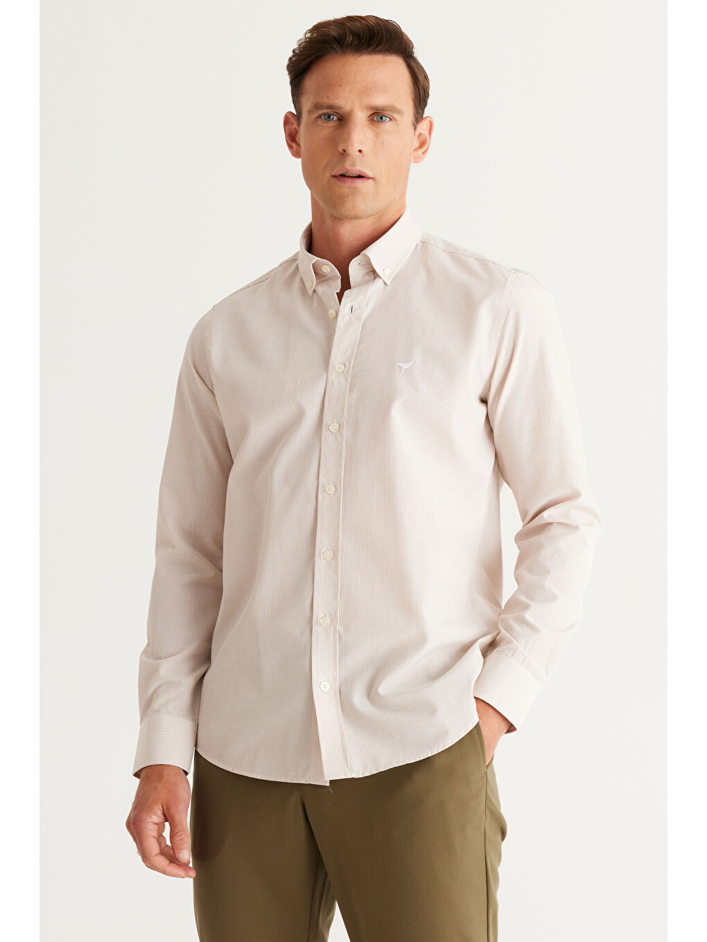 Erkek Bej-Beyaz Slim Fit Dar Kesim Düğmeli Yaka Pamuklu Çizgili Gömlek-1