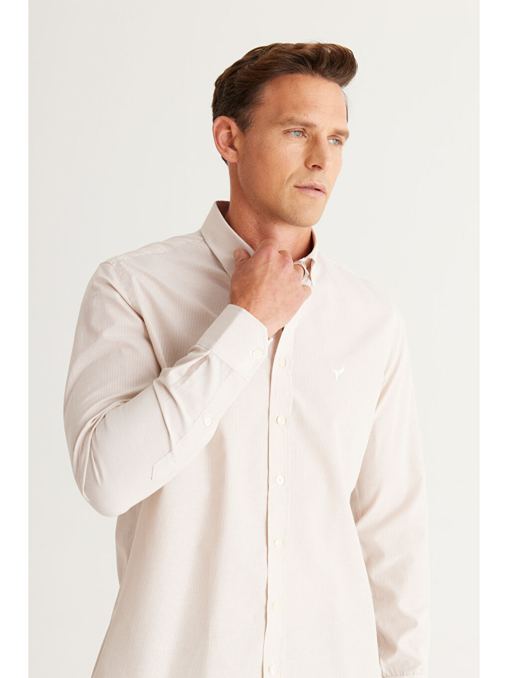 Erkek Bej-Beyaz Slim Fit Dar Kesim Düğmeli Yaka Pamuklu Çizgili Gömlek-2
