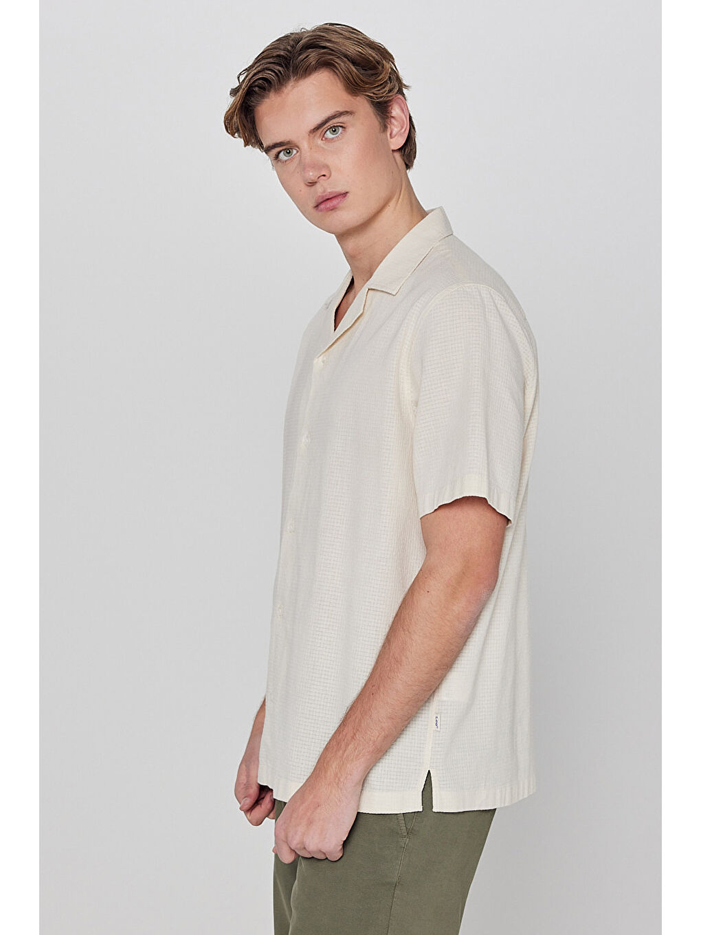 Bej Resort Yaka Kısa Kollu Gömlek