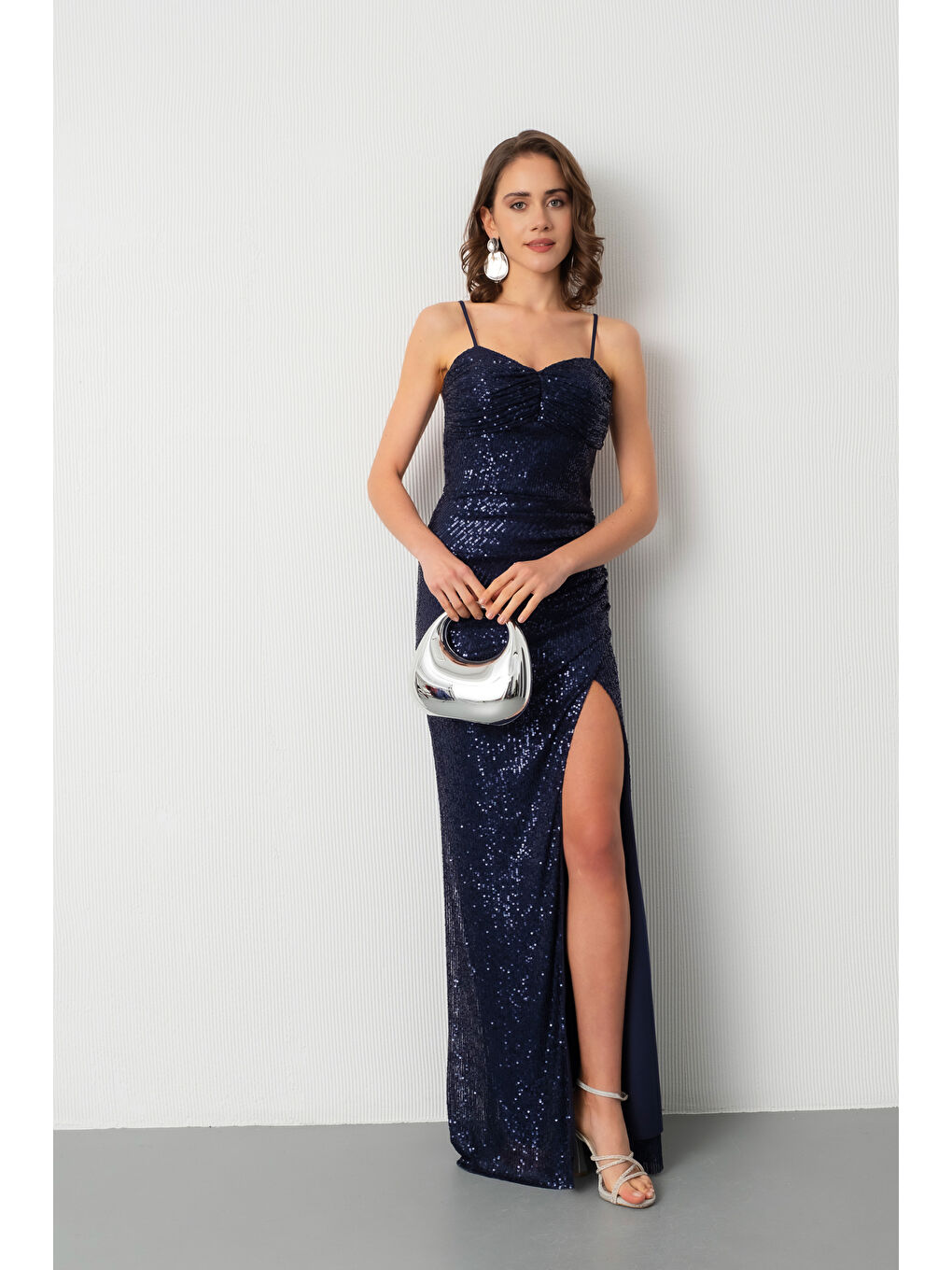 Kadın Lacivert Yırtmaçlı Pul Payet Uzun Abiye Elbise