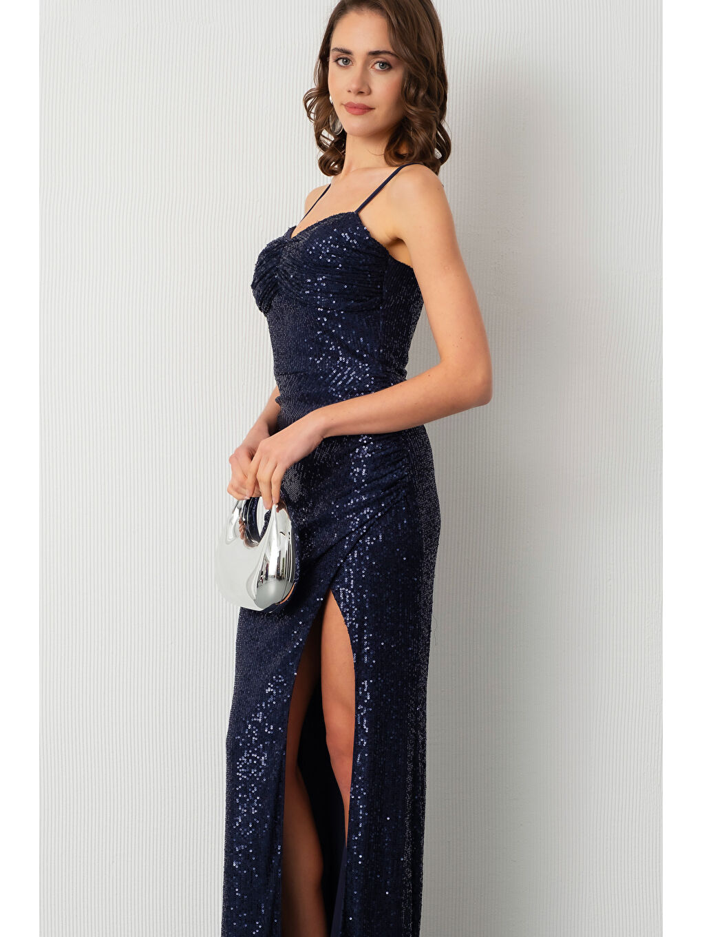 Kadın Lacivert Yırtmaçlı Pul Payet Uzun Abiye Elbise-1