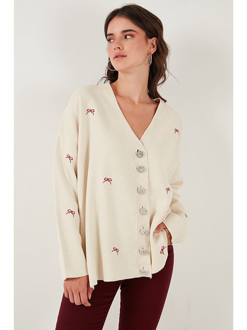 Ekru Oversize Fit Desenli V Yaka Triko Kadın Hırka 4616193