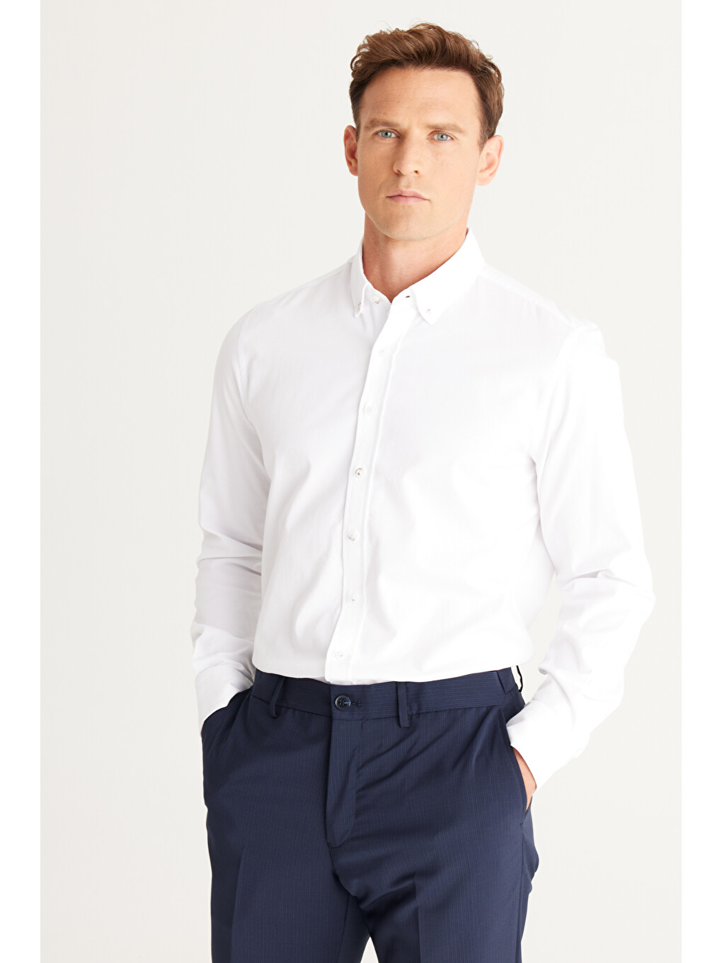 Erkek Beyaz Slim Fit Dar Kesim Düğmeli Yaka Pamuklu Gabardin Gömlek-3
